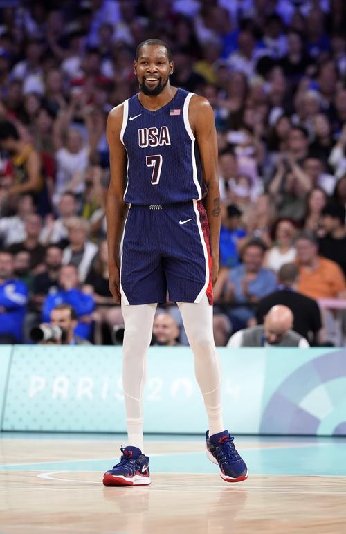 今天是北京时间2025年12月11日星期四,欢迎收看早报！（北京时间2025年12月11日（星期四），早报与您相约！）