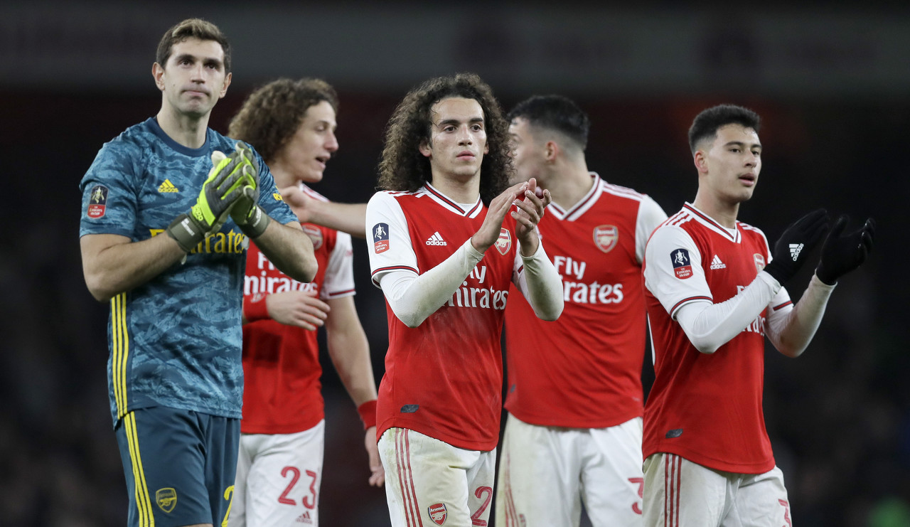 阿门半场8中5贡献14分&罚球4中4，但失误3次（阿门半场8投5中砍下14分，罚球4罚全中，另有3次失误）