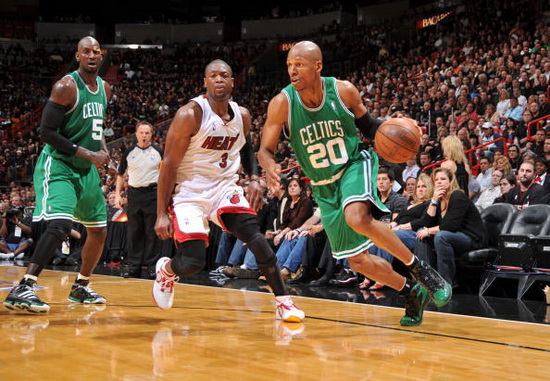 环足奖2025年最佳中场投票：贝林厄姆居首，佩德里位居次席（2025环足奖最佳中场票选：贝林厄姆领跑，佩德里第二）