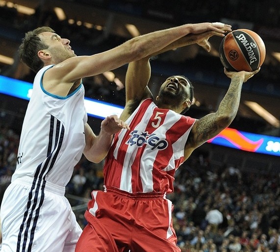 穆斯卡特带队两年两夺中超冠军，仅次于里皮、斯科拉里、图拔（穆斯卡特执教两载连夺两座中超桂冠，成就仅逊里皮、斯科拉里与图拔）