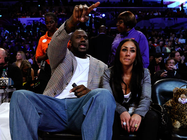 NBA圣诞大战，马刺今日客场117-102大胜雷霆，豪取八连胜。（NBA圣诞大战：马刺客场以117比102击败雷霆，强势拿下八连胜）