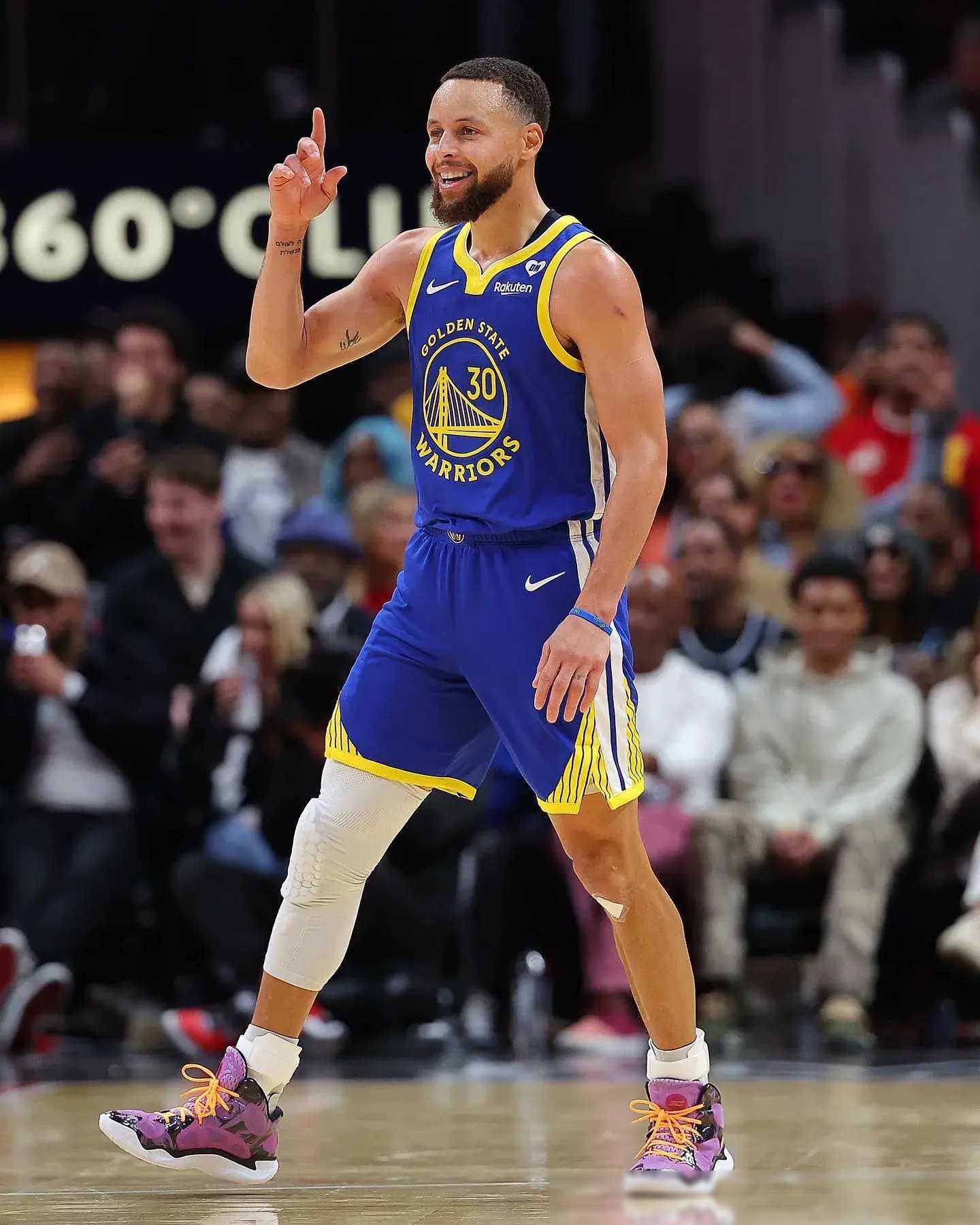 克尼佩尔X光检查结果呈阴性，为黄蜂队回归赛场带来一线希望（克尼佩尔X光无异常，黄蜂队盼其重返赛场）