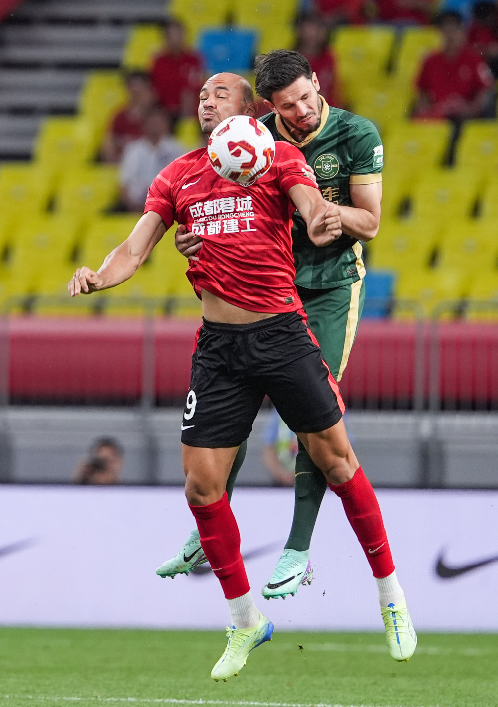 这11月全胜的马竞放到英超踢得过富勒姆吗？（11月全胜的马竞若征战英超，能赢富勒姆吗？）