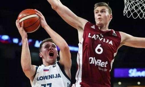 西媒：苏契奇一只脚已踏出皇社大门，球队愿意直接出售他（西媒：苏契奇已接近离队，皇社倾向直接出售他）