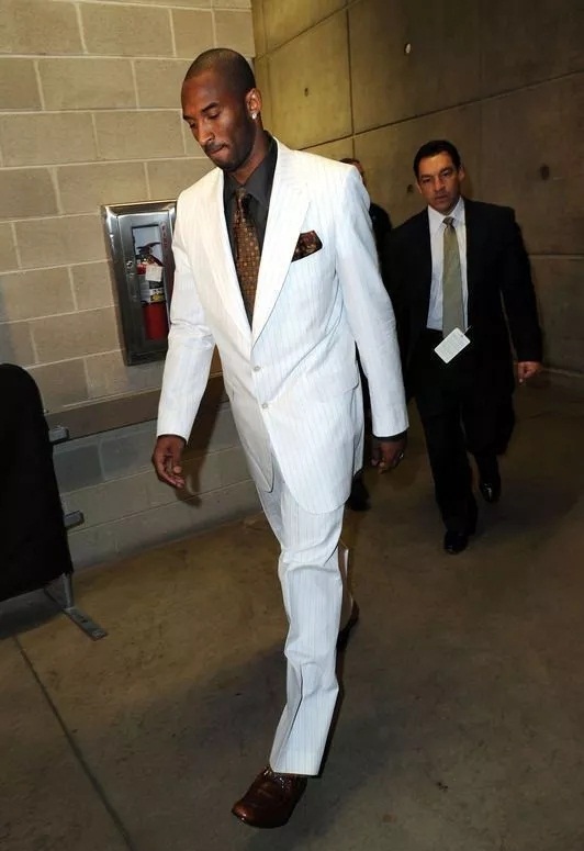 久违了！保罗·乔治抢断反击 起飞滑翔满弓战斧暴力虐筐（久违的霸气归来！保罗·乔治抢断快攻滑翔，满弓战斧重扣怒砸篮筐）