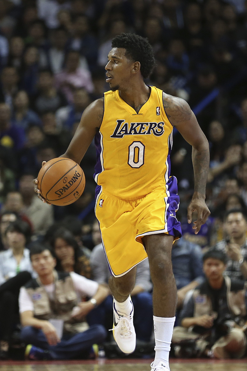 登顶历史第一毫不在乎，面对无数荣誉超然物外，约基奇到底有多么独一无二？（对历史第一泰然处之，荣誉如潮仍淡然，约基奇究竟有多不可复制？）