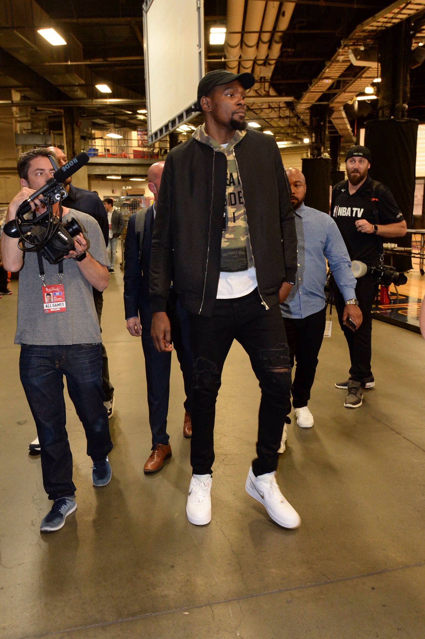 哈珀外线精准三分球，为球队注入活力（哈珀外线火力全开，三分为球队注入能量）