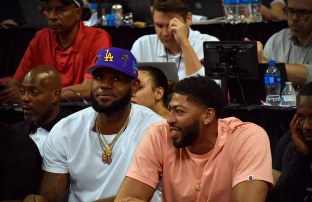 图片报：阿德耶米想在续约合同加解约条款，曼联接触其经纪人（图片报：阿德耶米续约欲附解约条款，曼联已与其经纪人接洽）