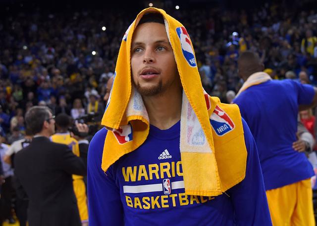 曼城大胜桑德兰，积分榜差距缩小（曼城狂胜桑德兰，联赛积分差距拉近）