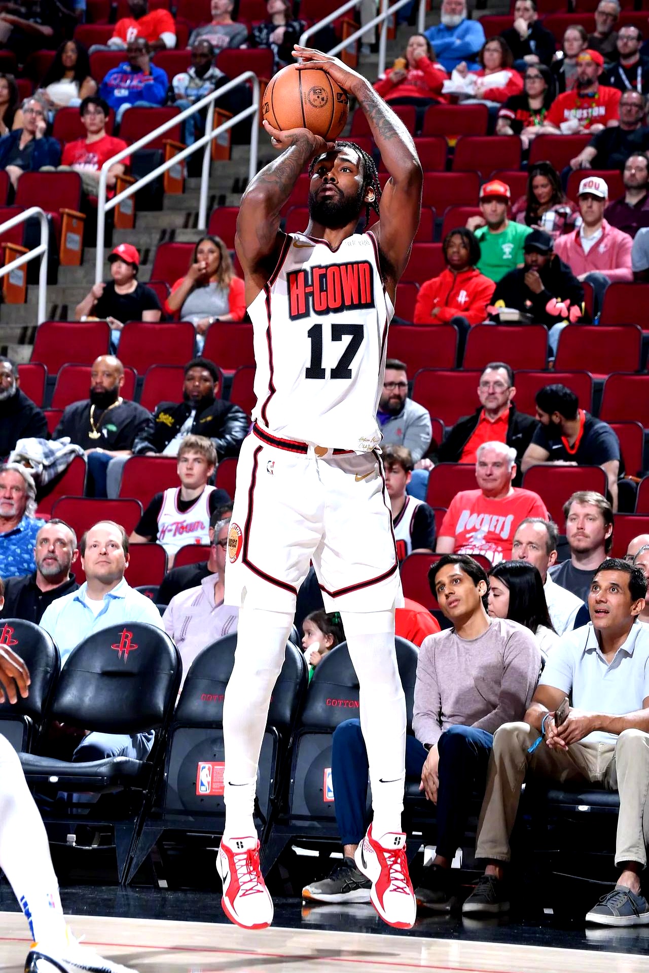 阿根廷警方突袭皮拉尔房产查获54辆豪车，涉足协官员代理人案（阿根廷警方搜查皮拉尔一处物业，扣押54辆豪车，涉足协官员与经纪人案）