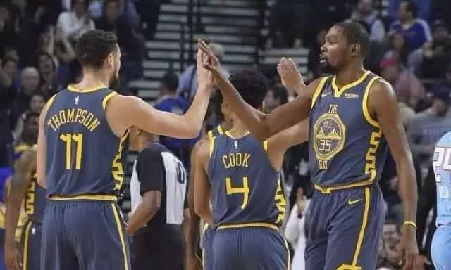 NBA战报：吉迪三双&怀特24分，公牛126-123老鹰（NBA综述：吉迪斩获三双，科比·怀特砍24分，公牛126-123险胜老鹰）