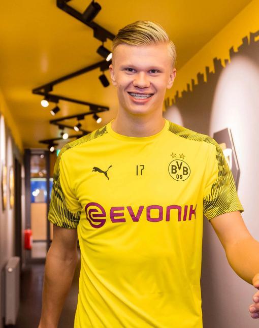 记者：切尔西引进哈托的转会费为4300万欧元，并包含转会分成（记者称：切尔西以4300万欧拿下哈托，附带二次转会分成条款）