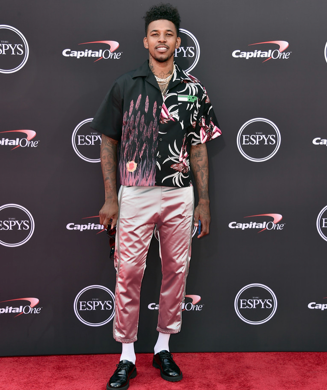 世体：巴萨全队向阿劳霍表达了支持，他已意识到染红的严重性（世体：巴萨众将力挺阿劳霍，他已认清红牌的严重性）