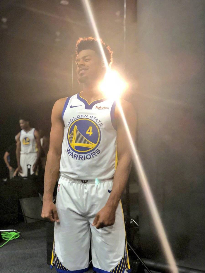 吉诺比利：马刺的表现太精彩了，熬夜11点也值了（吉诺比利盛赞马刺：表现惊艳，熬到11点看也值回票价）