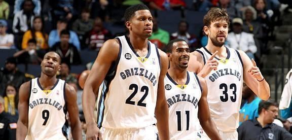 杀伤可以！王哲林半场2中2拿到10分 罚球7中6（进攻效率爆棚！王哲林半场2投全中拿下10分，罚球7罚6中）