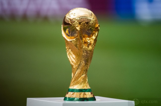 16岁的天空：多特蒙德超新星阿尔伯特本轮青年欧冠集锦（16岁正当红：多特蒙德新星阿尔伯特本轮青年欧冠高光集锦）