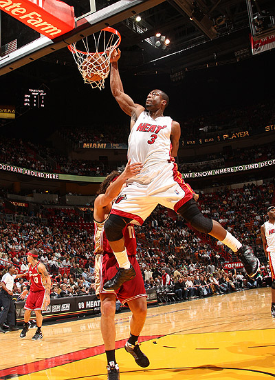 曼联vs西汉姆联前瞻：齐尔克泽重拾信心 红魔主场无惧铁锤帮（曼联迎战西汉姆前瞻：齐尔克泽状态回升，红魔主场底气十足）