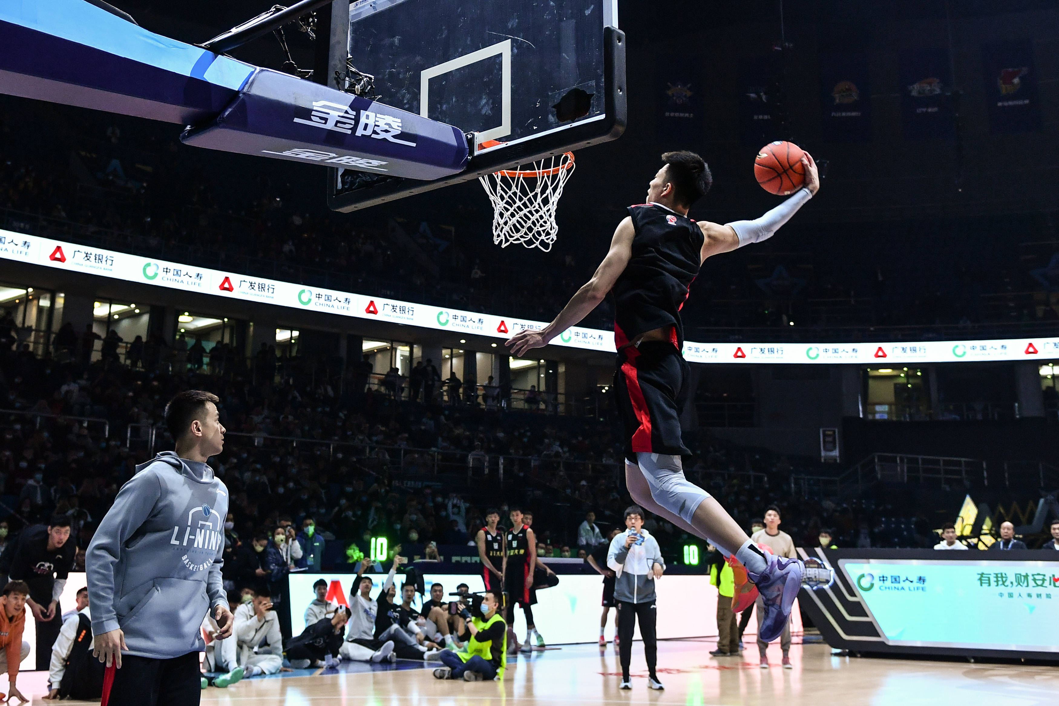 HLE官方：打野选手Kanavi正式加入队伍（HLE官宣：打野Kanavi正式入队）