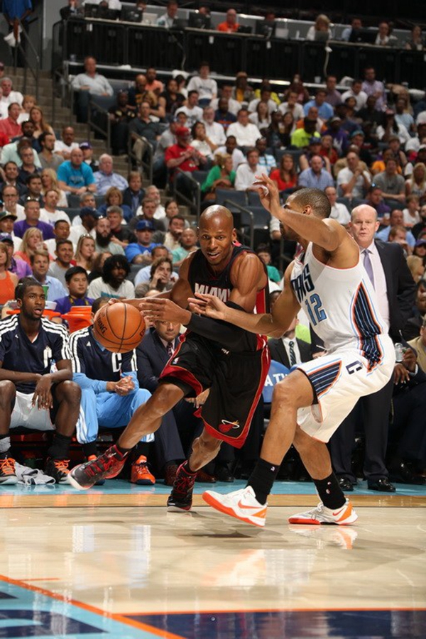 强敌面前依 强敌面前依